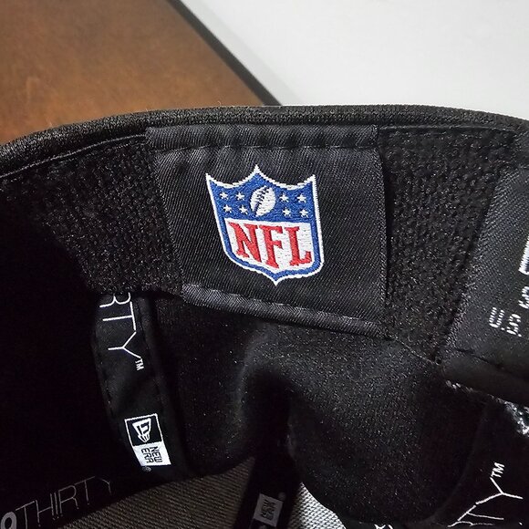 Philadelphia Eagles Hat Eagles emblem on front - Picture 7 of 7